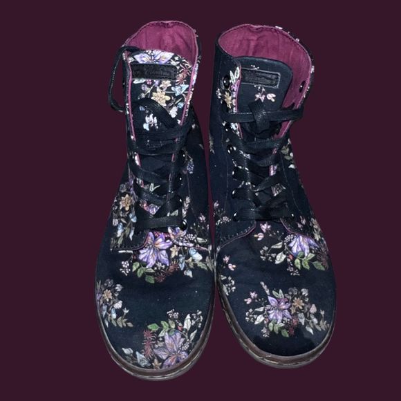 Dr. Martens Black Lace Up Boots Classic Style - Picture 2 of 7